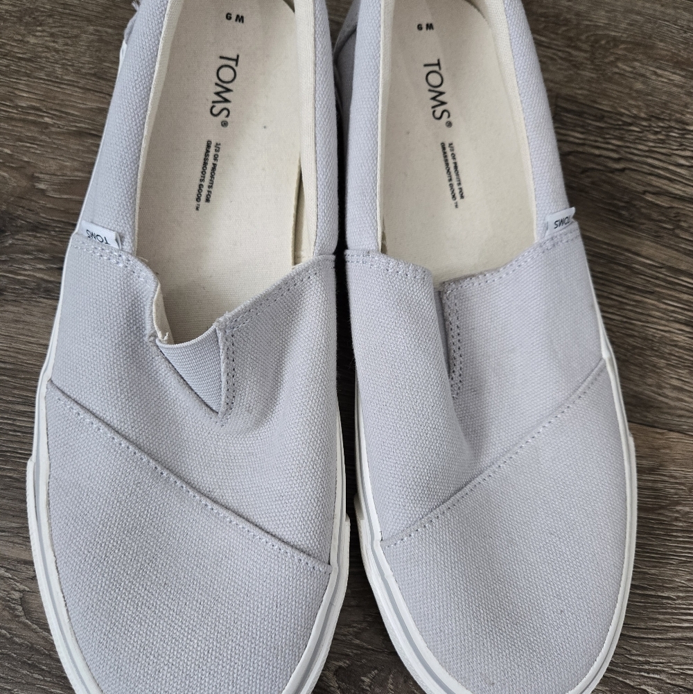 TOMS Women's Light Gray Canvas Sneakers